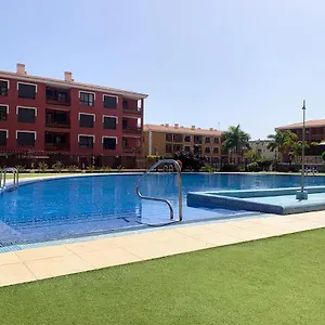 luminoso-y-elegante-piscinas-y-pistas-de-pdel.in-canary-islands.com/