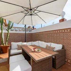 casa-silvia-piscina-y-playa.hotelsinnerja.org/